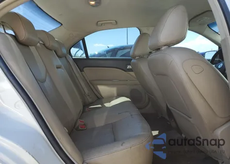 2010 Mercury Milan Premier z USA, uszkodzony, nr VIN 3MEHM0JA8AR654341